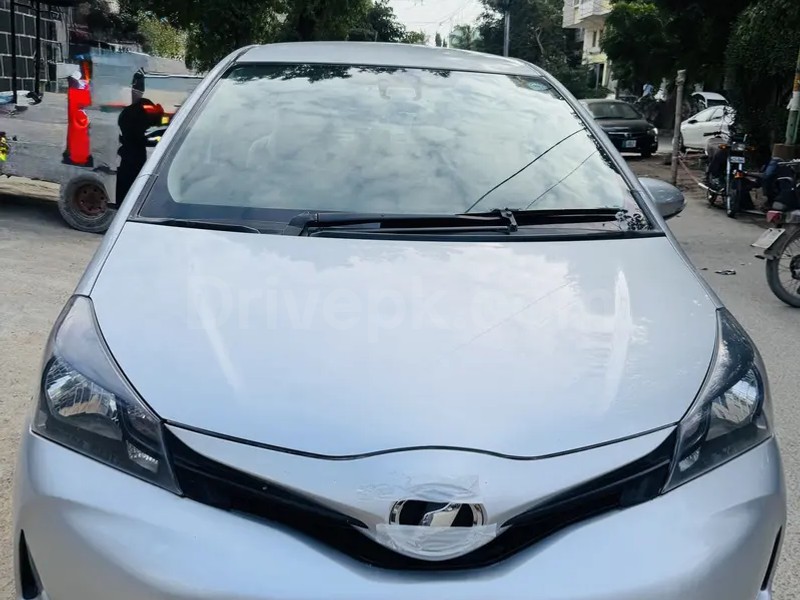 Toyota Vitz 2015