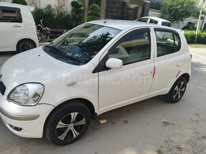 Toyota Vitz 2002
