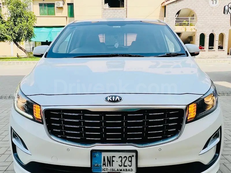 KIA GRAND CARNIVAL 2019