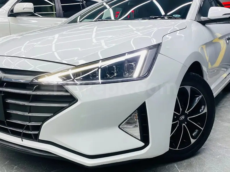 Hyundai Elantra 2022