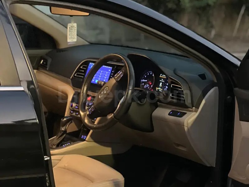 Hyundai Elantra 2022