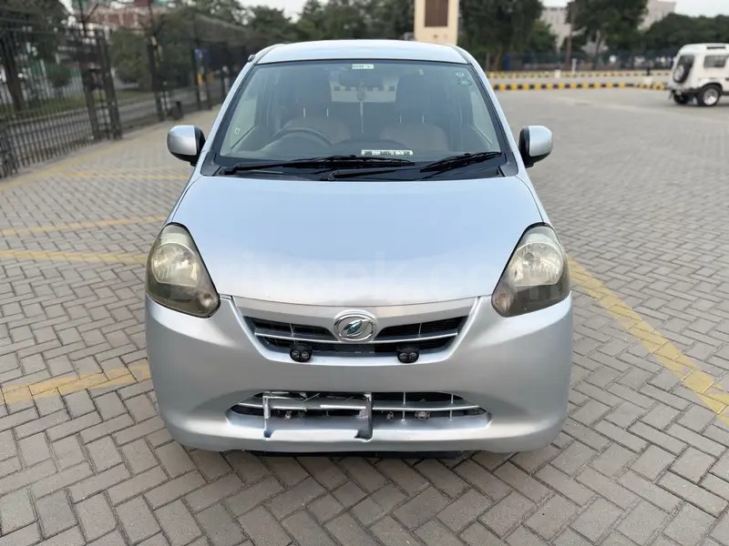 Daihatsu Mira 2012