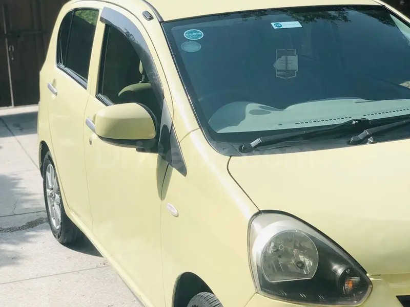 Daihatsu Mira 2012