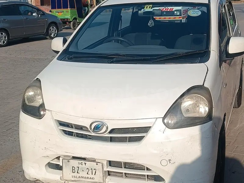 Daihatsu Mira 2011