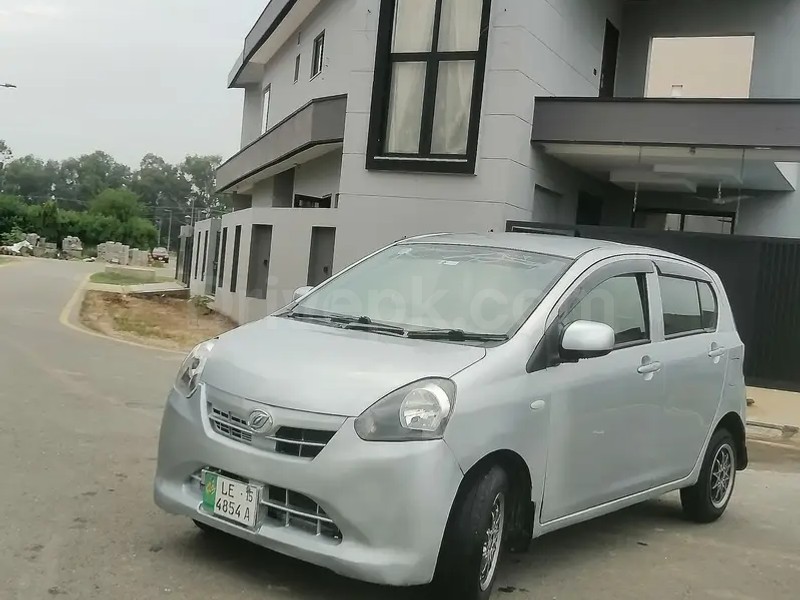 Daihatsu Mira 2012