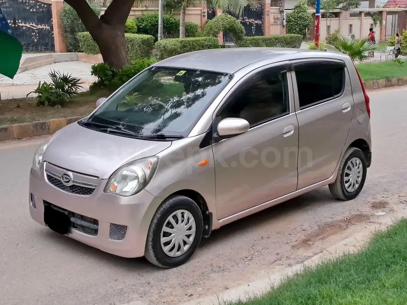 Daihatsu Mira 2012