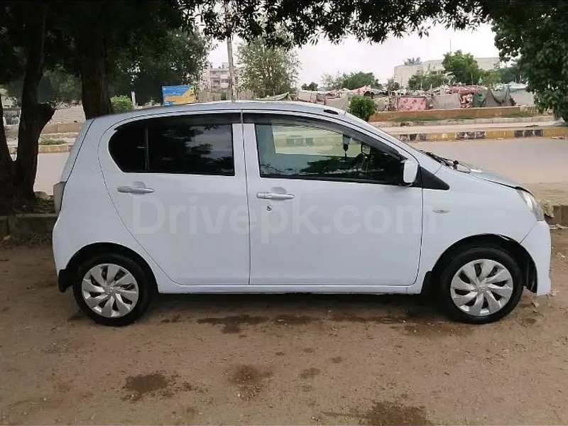 Daihatsu Mira 2012