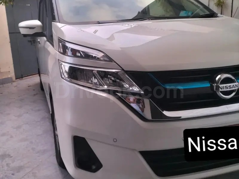 Nissan Serena 2018