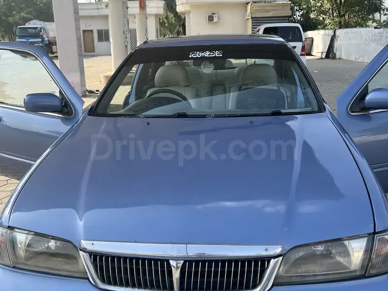 Nissan Sunny 2001