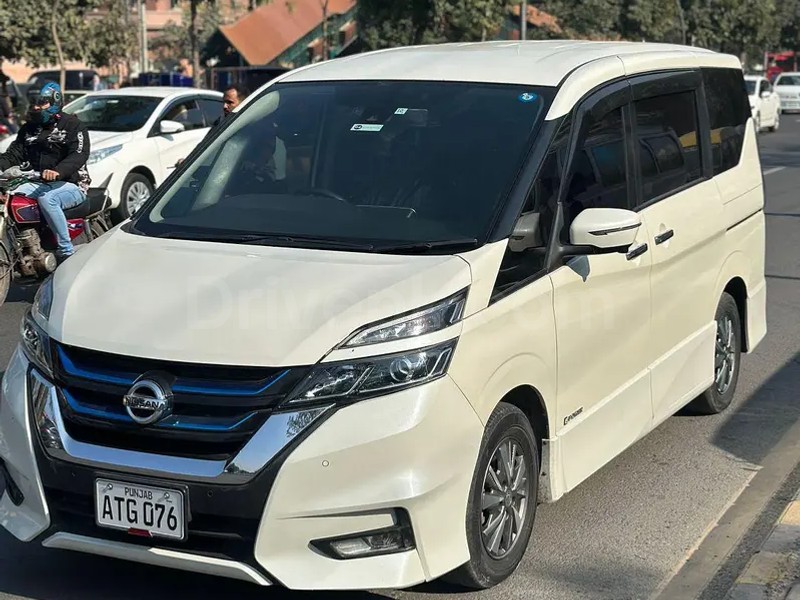 Nissan Serena 2014