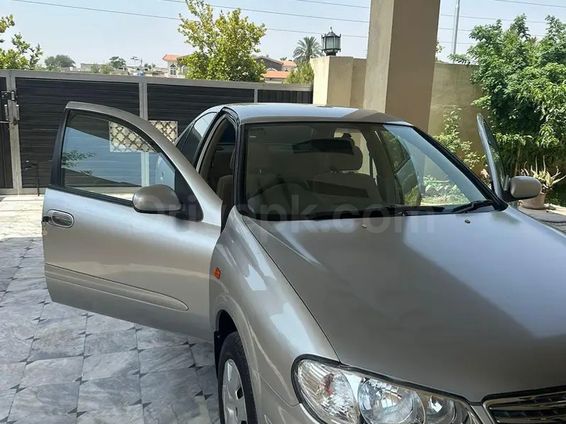 Nissan Sunny 2011