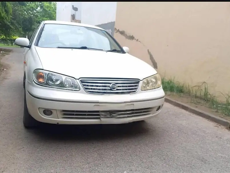 Nissan Sunny 2010