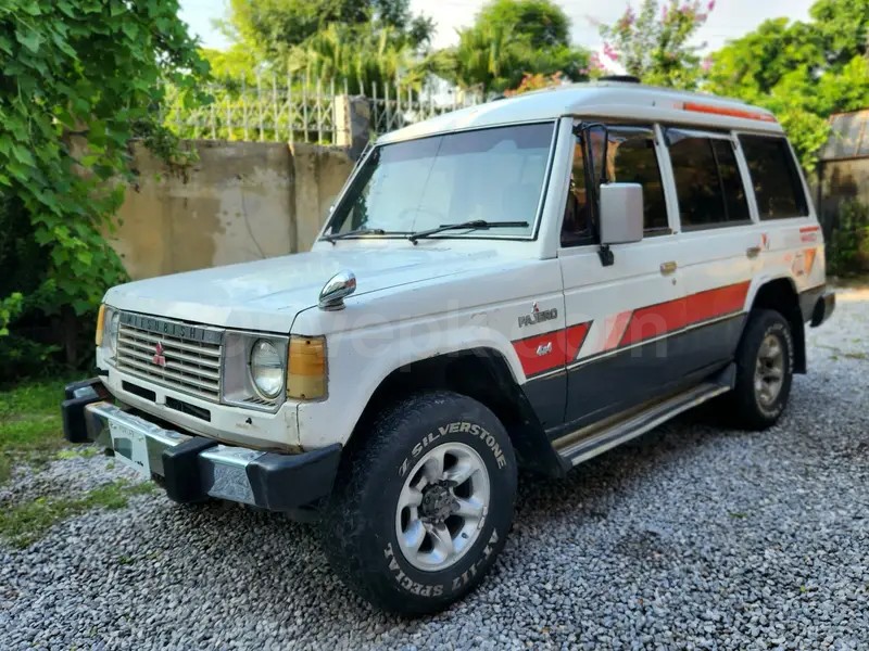 Mitsubishi Pajero 1987