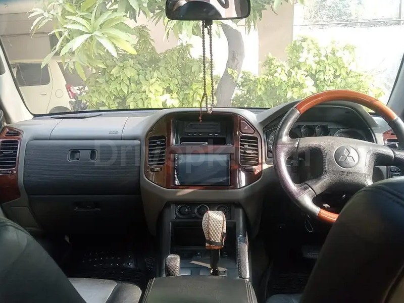 Mitsubishi Pajero 2004