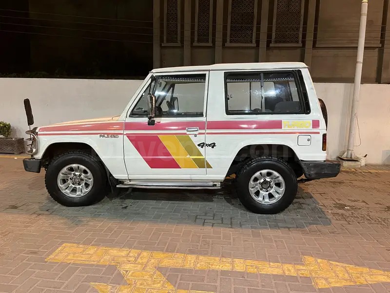 Mitsubishi Pajero 1990