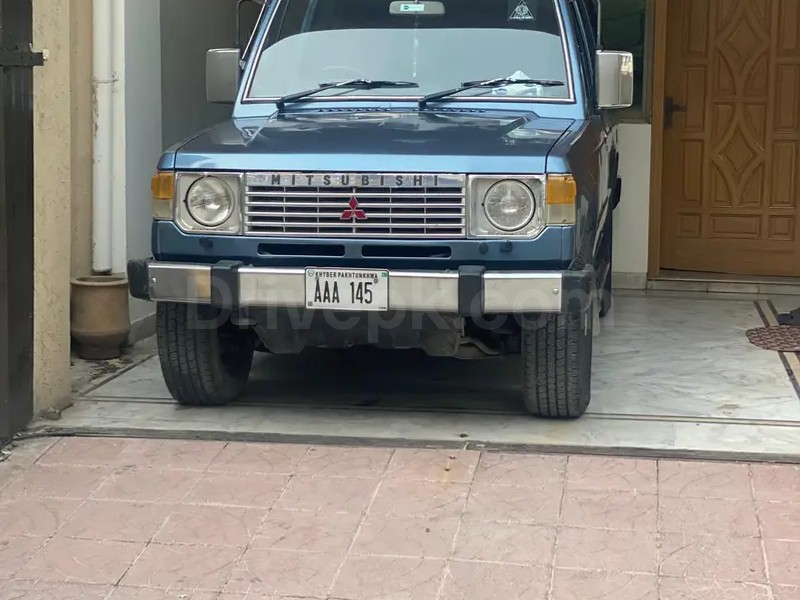Mitsubishi Pajero 1990