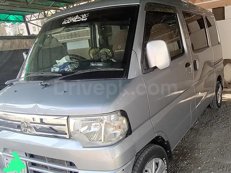 Mitsubishi Minica 2012