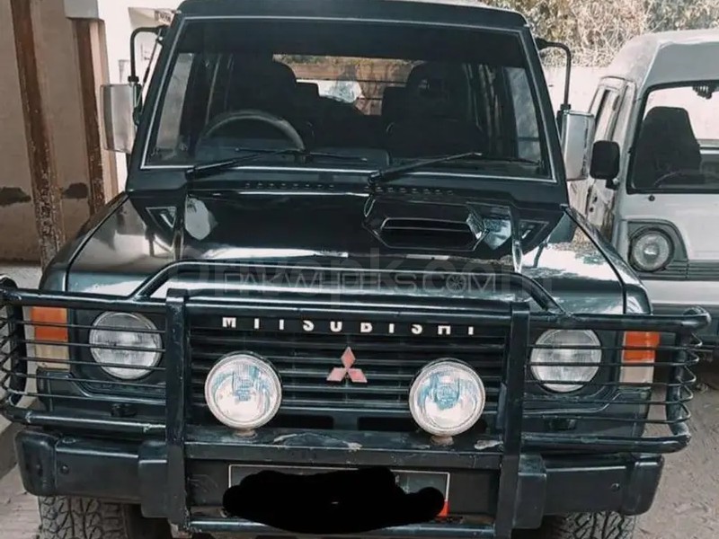 Mitsubishi Pajero 1990