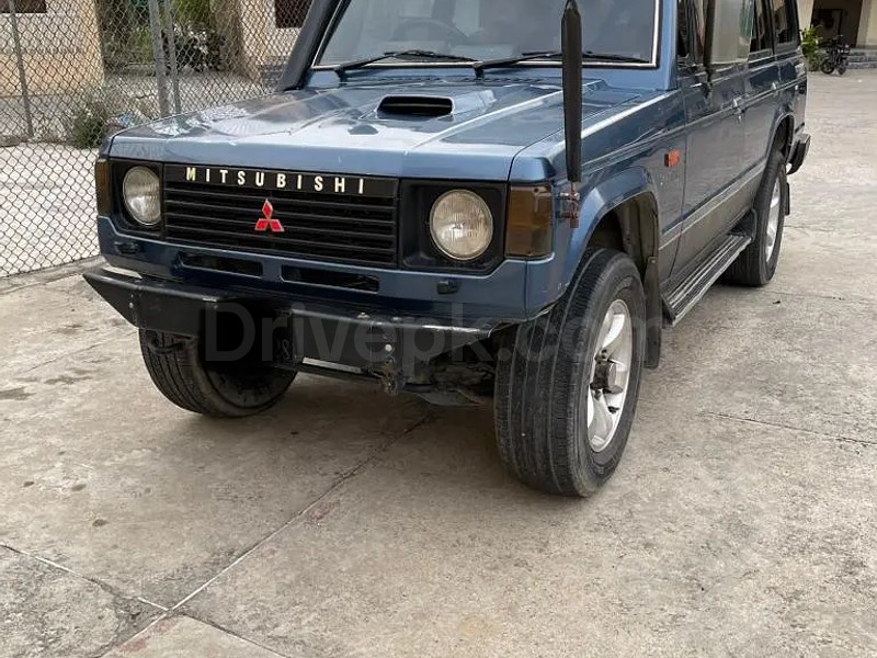 Mitsubishi Pajero 1990