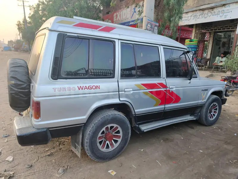 Mitsubishi Pajero 1985