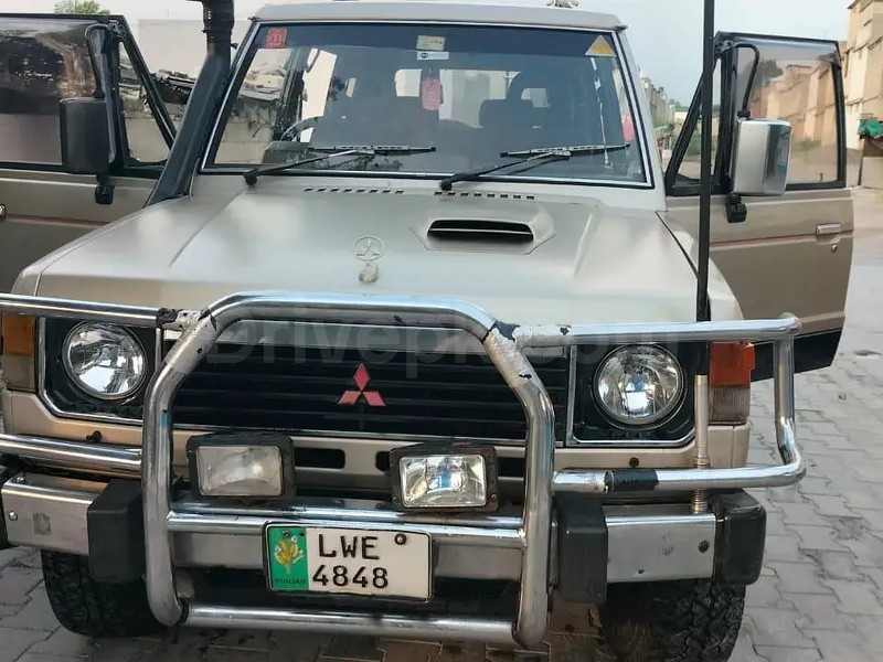 Mitsubishi Pajero 1989
