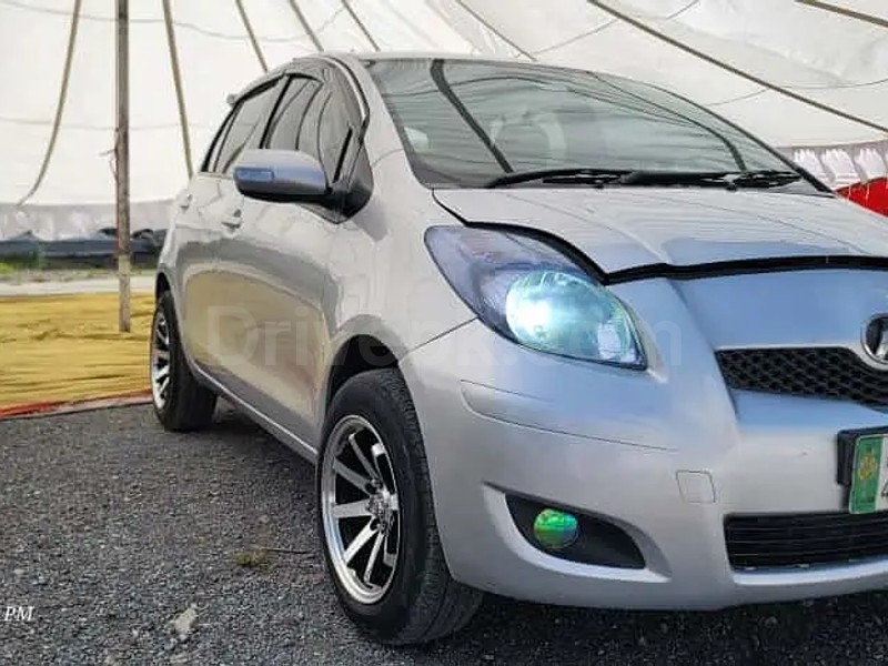 Toyota Vitz 2010