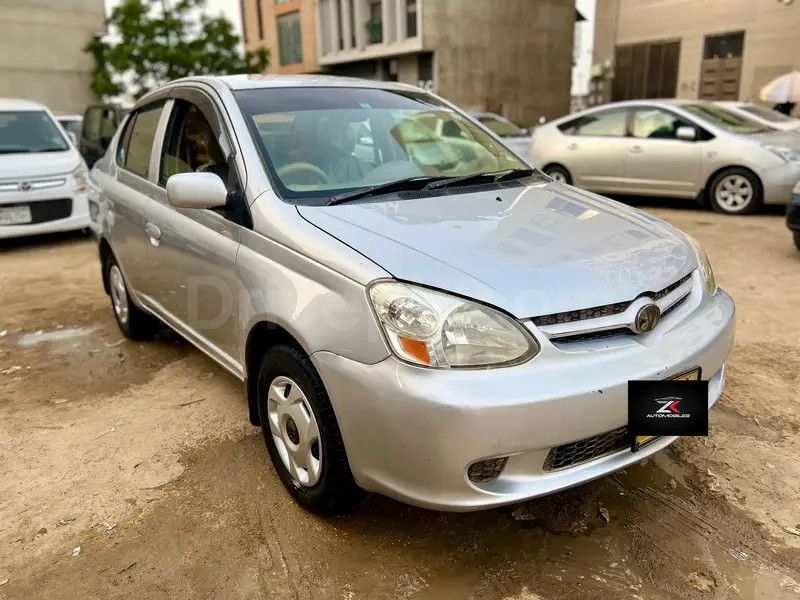 Toyota Platz 2003