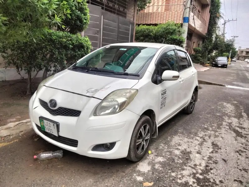 Toyota Vitz 2012