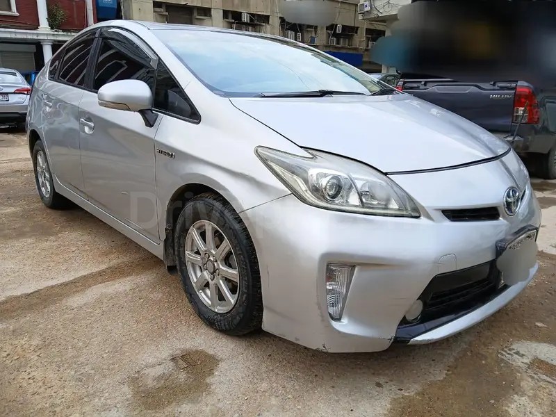 Toyota Prius Alpha 2013