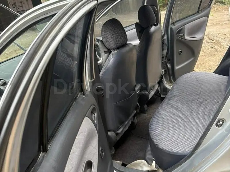 Toyota Vitz 2000