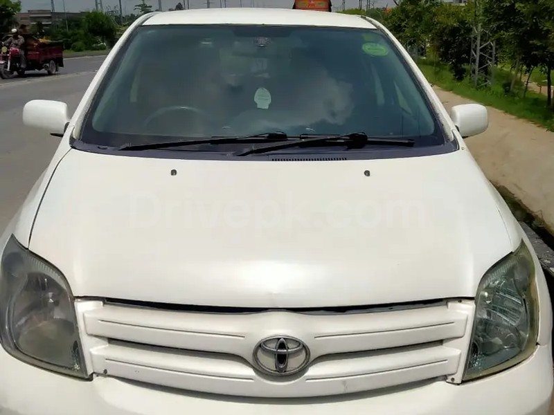 Toyota IST 2013