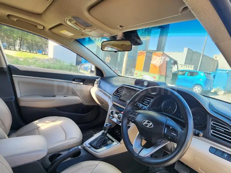 Hyundai Elantra 2022