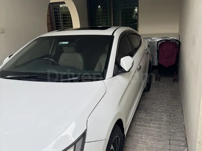 Hyundai Elantra 2023