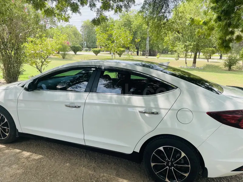 Hyundai Elantra 2023