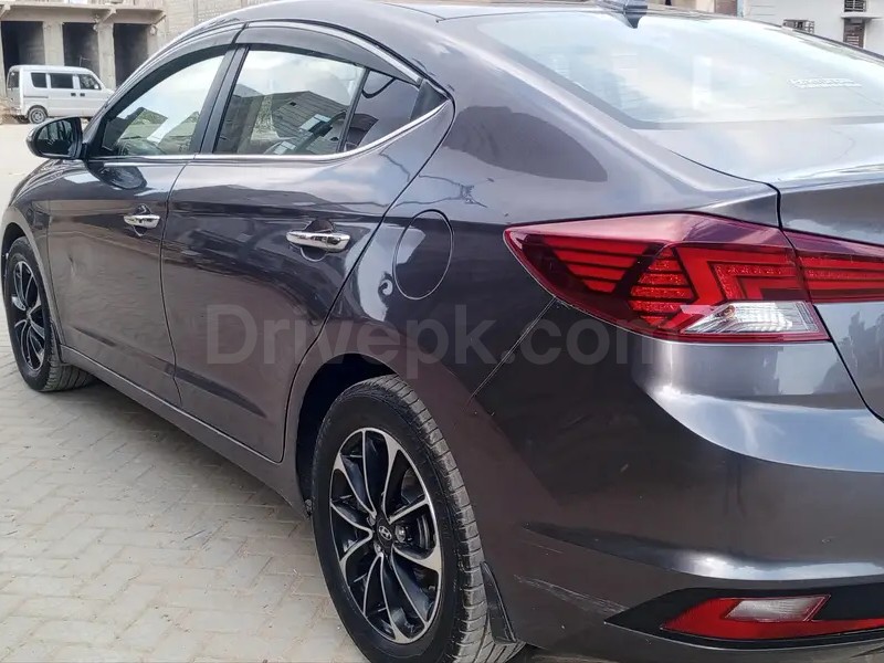 Hyundai Elantra 2022