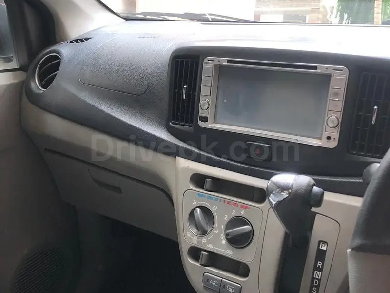 Daihatsu Mira 2011