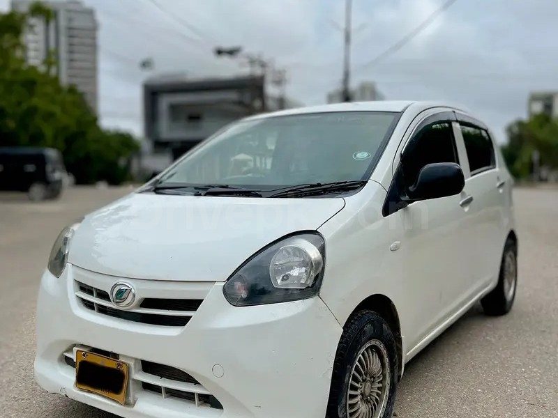 Daihatsu Mira 2011