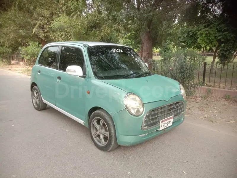 Daihatsu Mira 2005