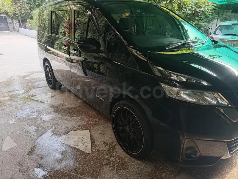 Nissan Serena 2018