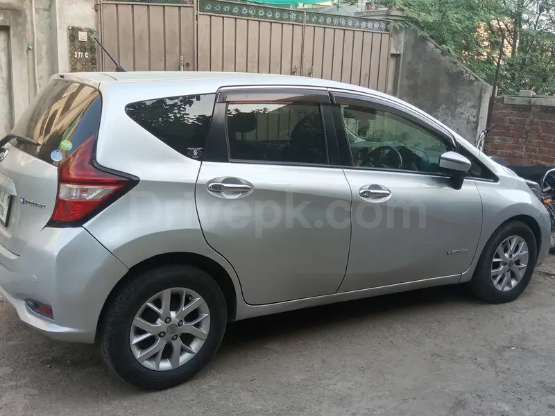 Nissan Note E Power 2016