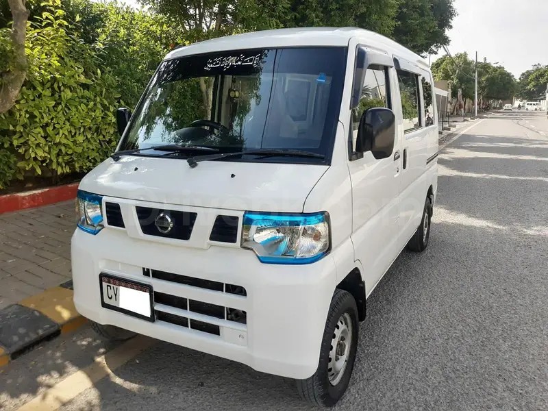 Nissan Clipper 2013