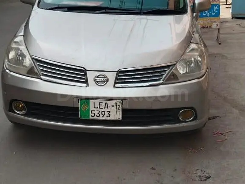 Nissan Tiida 2012