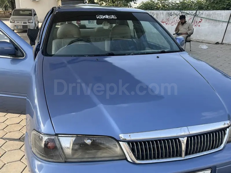 Nissan Sunny 2001
