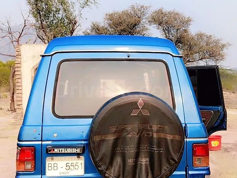 Mitsubishi Pajero 1900