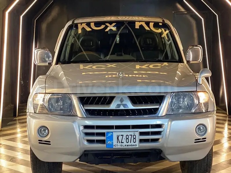 Mitsubishi Pajero 2003