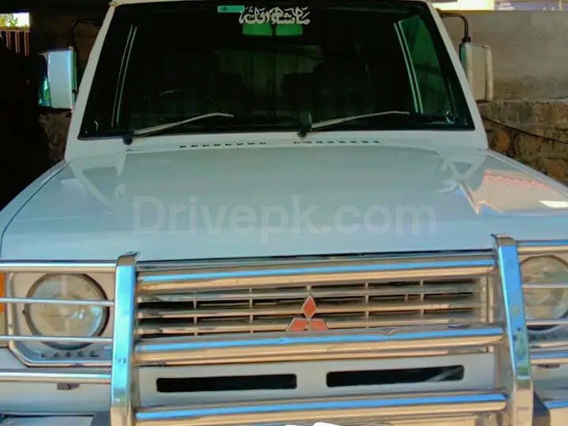 Mitsubishi Pajero 1990
