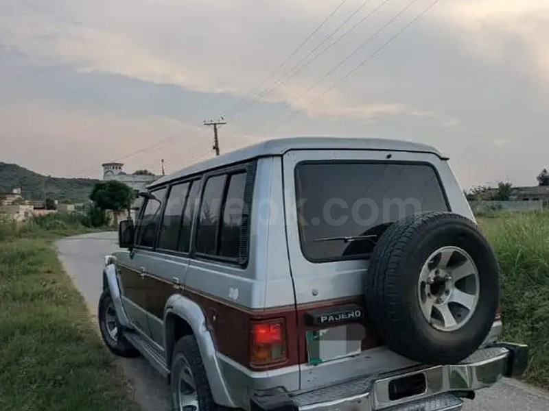 Mitsubishi Pajero 1987