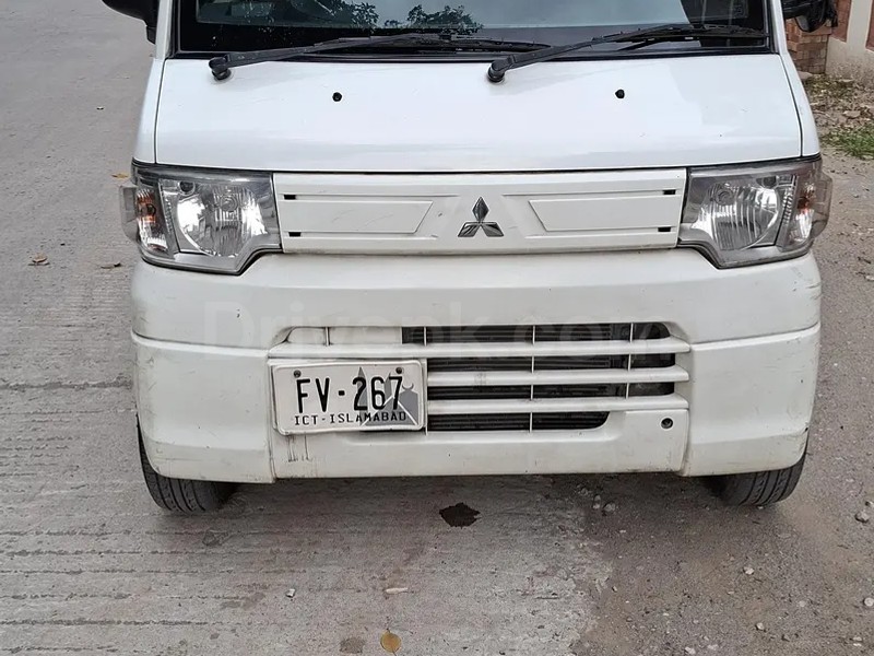 Mitsubishi Minica 2011