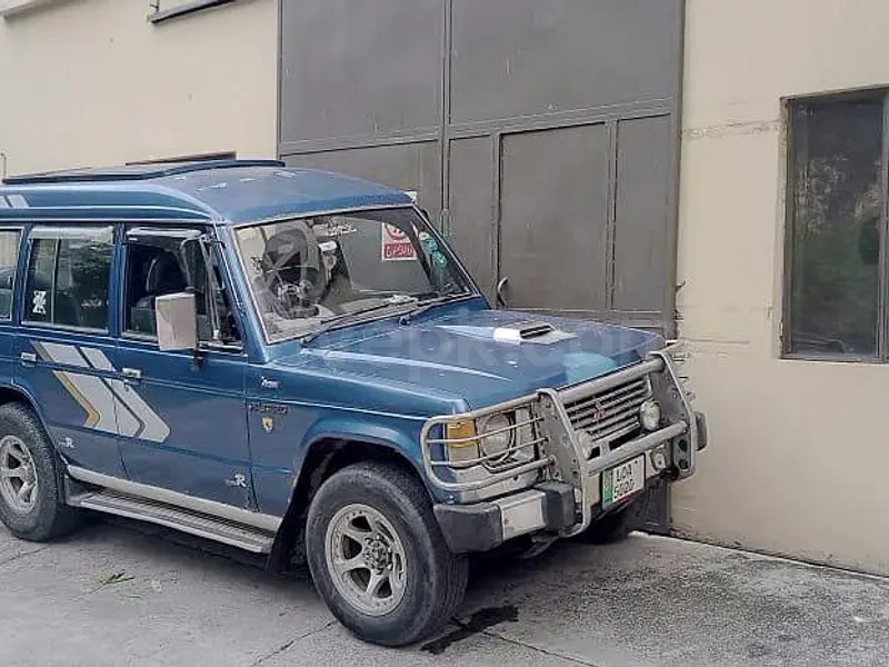 Mitsubishi Pajero 1990