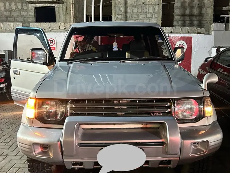 Mitsubishi Pajero 1990